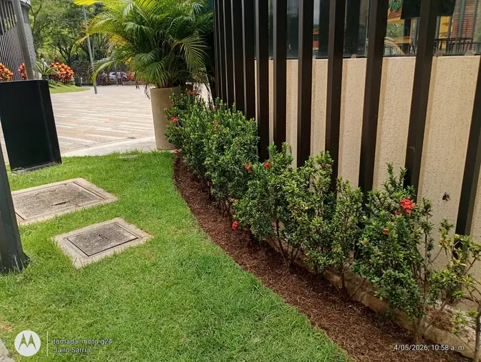 Mantenimiento de jardines y zonas verdes · Mantenimiento de jardines, Colombia Agroforestal